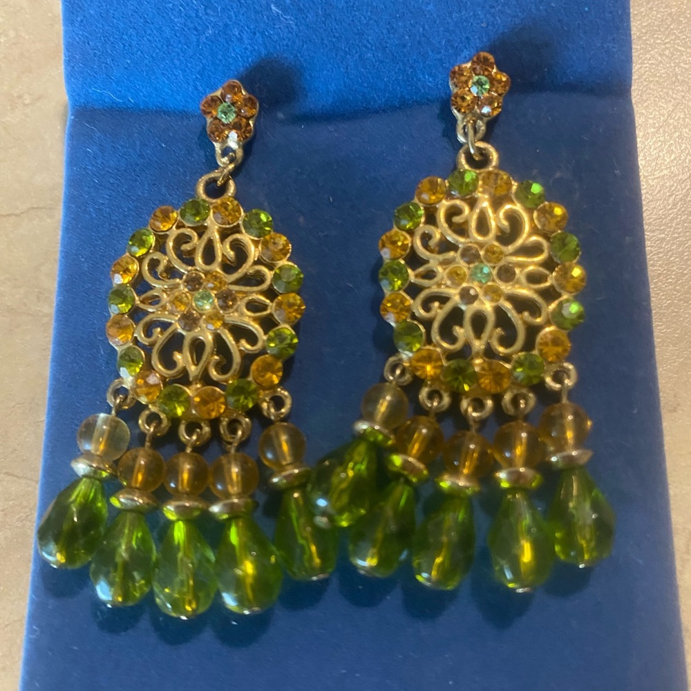 NWOT Premier Elegant Green and Gold Dangle Earrings
